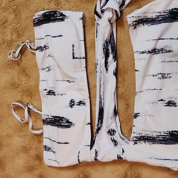 Swimsuit - Picture 2 of 4